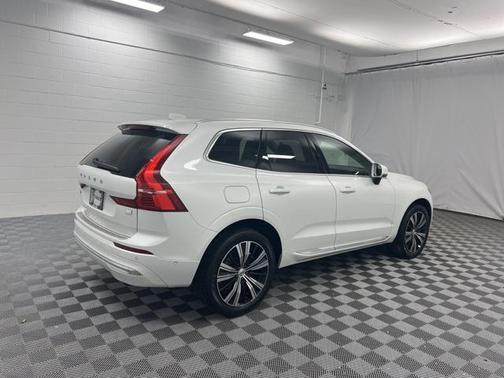 2023 Volvo XC60 Recharge Plug-In Hybrid T8 Plus Bright Theme