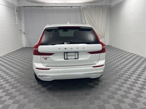 2023 Volvo XC60 Recharge Plug-In Hybrid T8 Plus Bright Theme