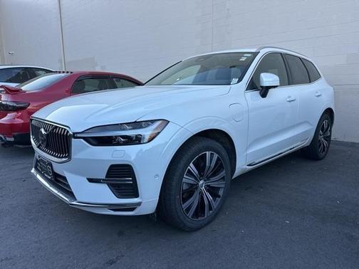 2023 Volvo XC60 Recharge Plug-In Hybrid T8 Plus Bright Theme