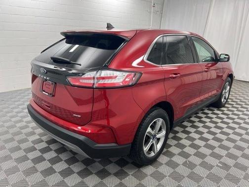 Rapid Red Metallic Tinted Clearcoat 2022 Ford Edge SEL