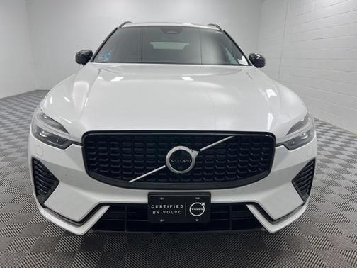 2023 Volvo XC60 B5 Plus Dark Theme