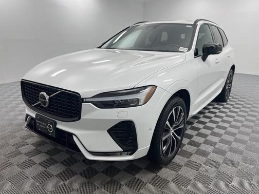 2023 Volvo XC60 B5 Plus Dark Theme