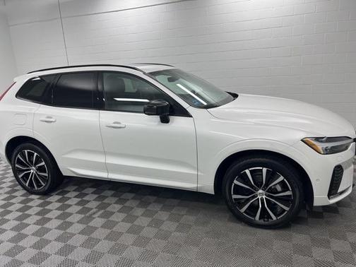 2023 Volvo XC60 B5 Plus Dark Theme