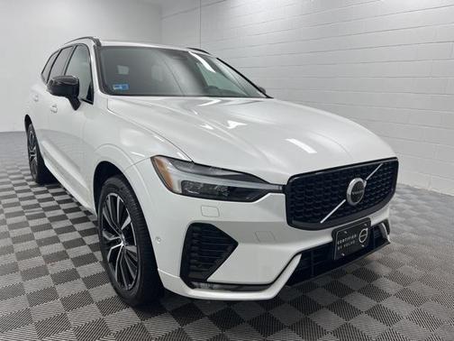 2023 Volvo XC60 B5 Plus Dark Theme