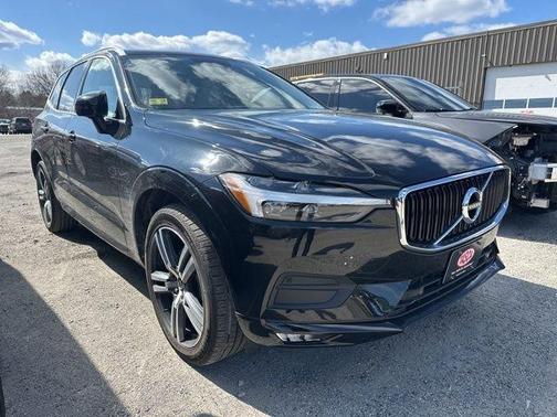 Onyx Black Metallic 2021 Volvo XC60 T5 Momentum