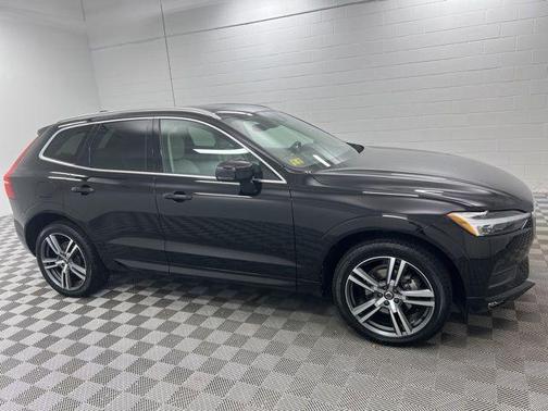 Onyx Black Metallic 2021 Volvo XC60 T5 Momentum