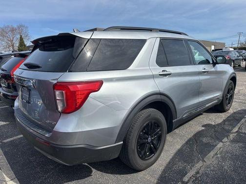 Iconic Silver Metallic 2024 Ford Explorer XLT