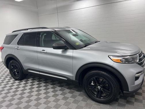 Iconic Silver Metallic 2024 Ford Explorer XLT