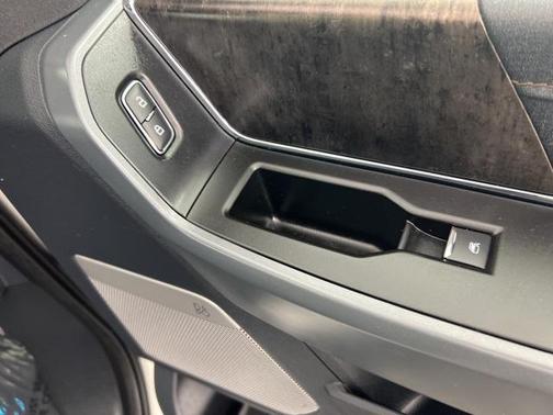 2022 Ford F-150 Lightning LARIAT
