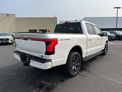 2022 Ford F-150 Lightning LARIAT