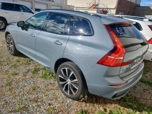 2023 Volvo XC60 B5 Plus Dark Theme