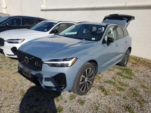 2023 Volvo XC60 B5 Plus Dark Theme
