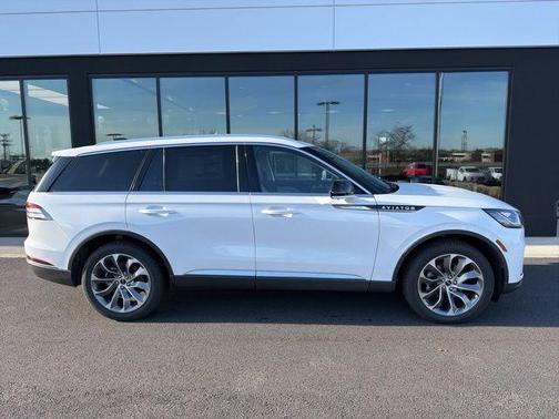 Pristine White 2026 Lincoln Aviator Premiere