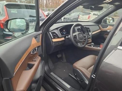 2024 Volvo XC90 B6 Plus Bright Theme 7-Seater