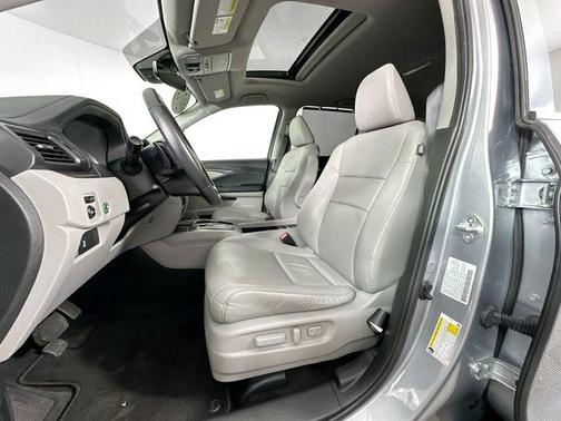 Lunar Silver Metallic 2022 Honda Pilot AWD Special Edition