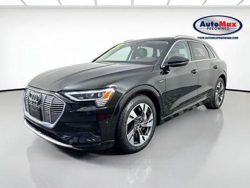 Mythos Black Metallic 2023 Audi e-tron Premium Plus quattro