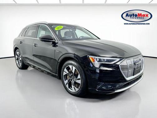 Mythos Black Metallic 2023 Audi e-tron Premium Plus quattro