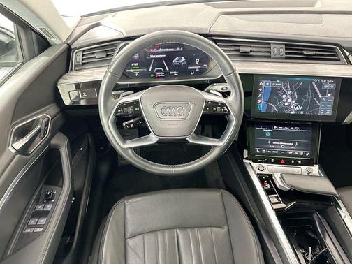Mythos Black Metallic 2023 Audi e-tron Premium Plus quattro