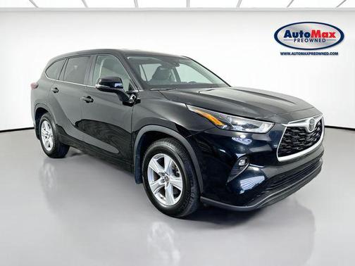 Midnight Black Metallic 2024 Toyota Highlander LE