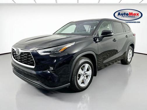 Midnight Black Metallic 2024 Toyota Highlander LE