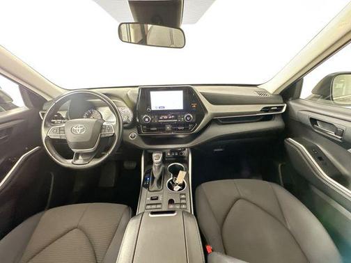 Midnight Black Metallic 2024 Toyota Highlander LE