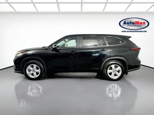 Midnight Black Metallic 2024 Toyota Highlander LE