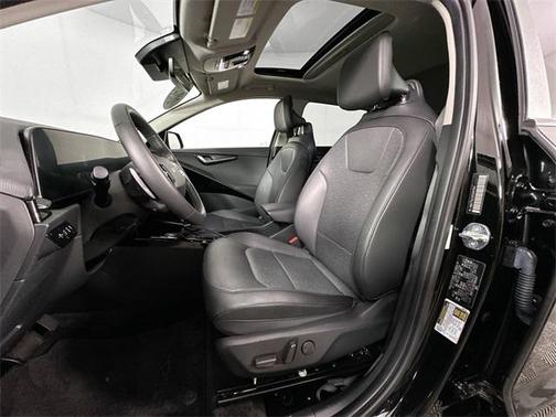 2023 Kia Niro SX
