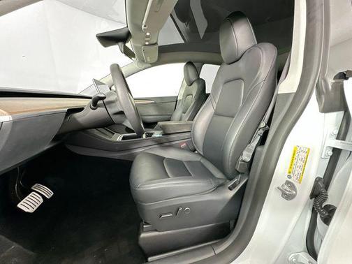 Pearl White Multi-Coat 2023 Tesla Model Y Performance Dual Motor All-Wheel Drive