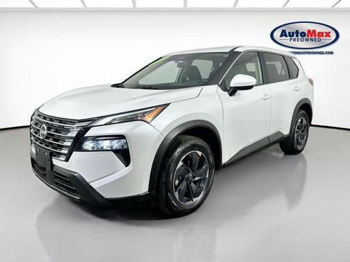 Everest White Pearl 2025 Nissan Rogue SV