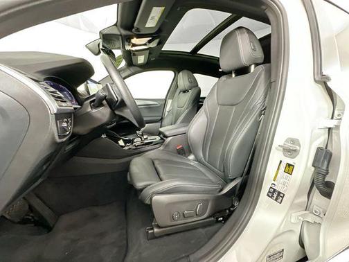 2025 BMW X4 xDrive30i