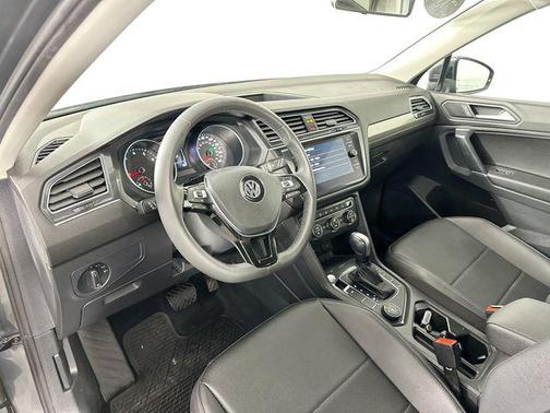 Platinum Gray Metallic 2020 Volkswagen Tiguan 2.0T SE 4MOTION