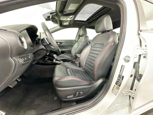 Snow White Pearl 2023 Kia Forte GT