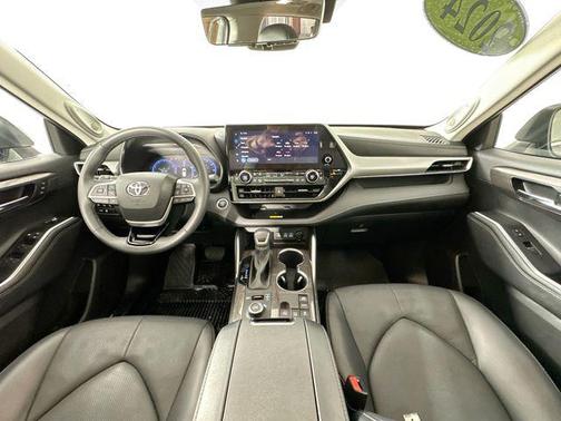 2024 Toyota Highlander Platinum