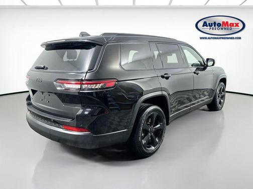 Diamond Black Crystal Pearlcoat 2023 Jeep Grand Cherokee L Altitude