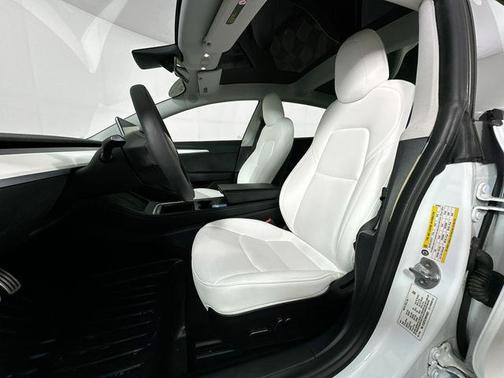 Pearl White Multi-Coat 2021 Tesla Model 3 Performance