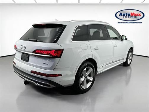 2024 Audi Q7 45 Premium Plus