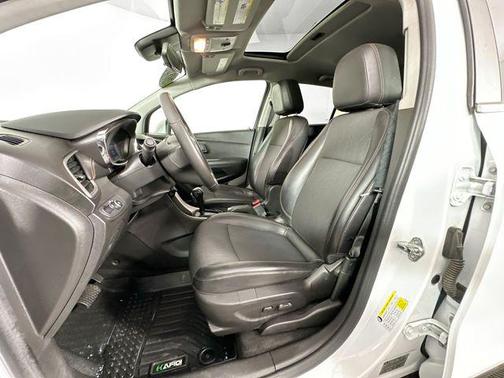 Summit White 2020 Chevrolet Trax LT