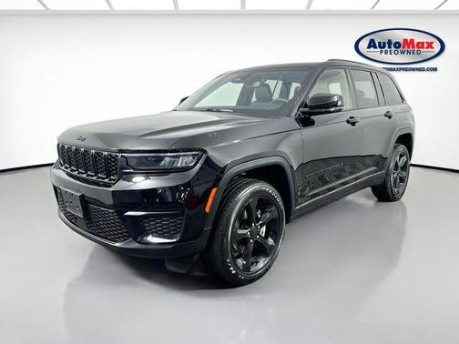 Diamond Black Crystal Pearlcoat 2023 Jeep Grand Cherokee Altitude
