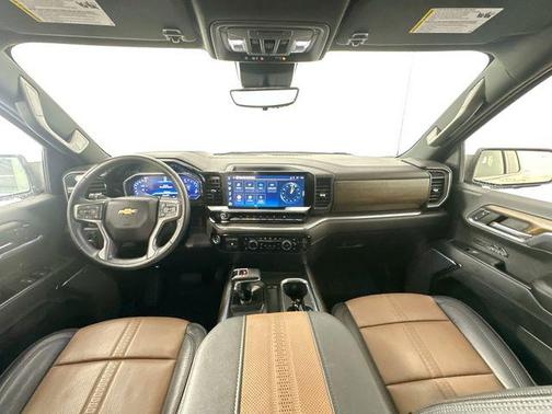 Iridescent Pearl Tricoat 2024 Chevrolet Silverado 1500 High Country