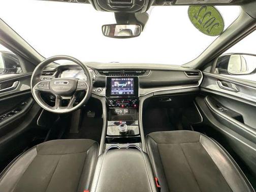 Diamond Black Crystal Pearlcoat 2022 Jeep Grand Cherokee Altitude