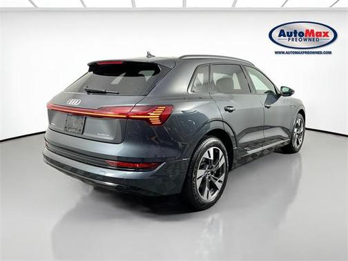 2022 Audi e-tron Premium
