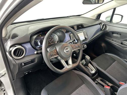 Brilliant Silver Metallic 2023 Nissan Versa 1.6 SV