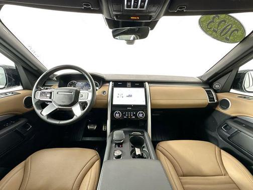 2023 Land Rover Discovery P300 S R-Dynamic