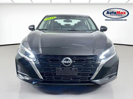 Super Black Clearcoat 2024 Nissan Altima 2.5 SV