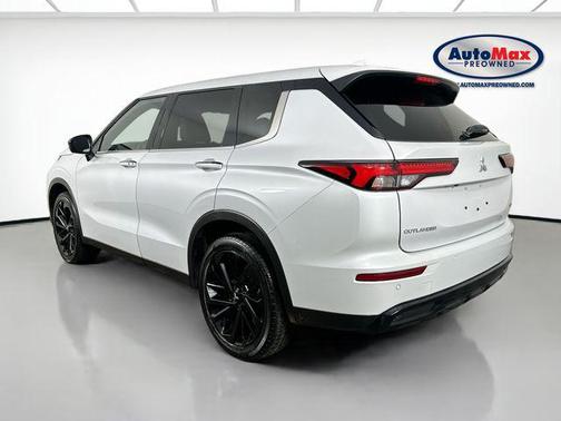 White Diamond 2024 Mitsubishi Outlander SE S-AWC