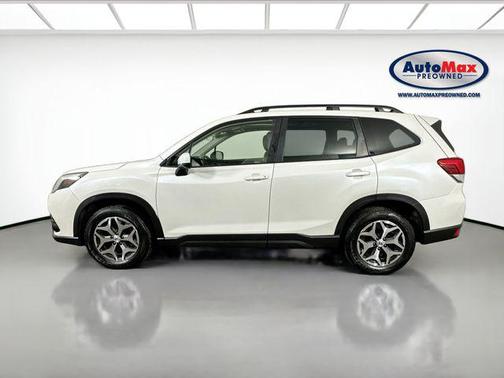 Crystal White Pearl 2022 Subaru Forester Premium