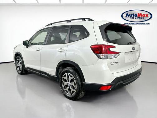Crystal White Pearl 2022 Subaru Forester Premium