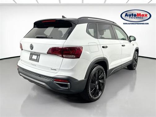 2024 Volkswagen Taos 1.5T SE Black
