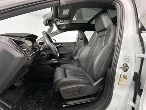 2022 Audi e-tron Premium Plus