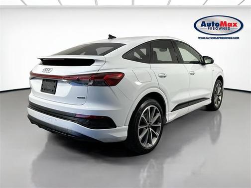 2022 Audi e-tron Premium Plus